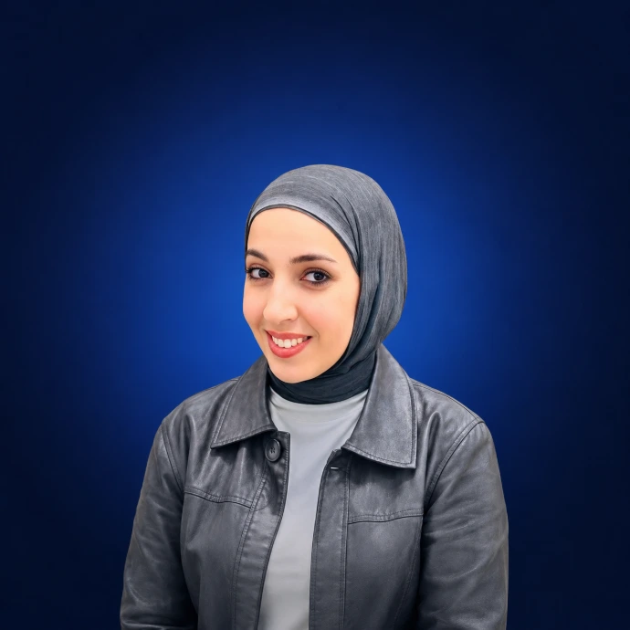 الأستاذة ثناء
